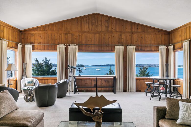 Oceanfront Handy Point Home with Panoramic Views - Pocasset, Massachusetts