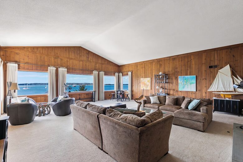 Oceanfront Handy Point Home with Panoramic Views - Pocasset, Massachusetts