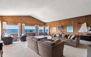 Oceanfront Handy Point Home with Panoramic Views - Pocasset, Massachusetts