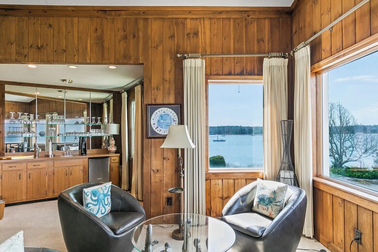 Oceanfront Handy Point Home with Panoramic Views - Pocasset, Massachusetts