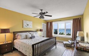 Oceanfront Handy Point Home with Panoramic Views - Pocasset, Massachusetts