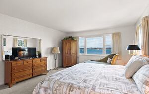 Oceanfront Handy Point Home with Panoramic Views - Pocasset, Massachusetts