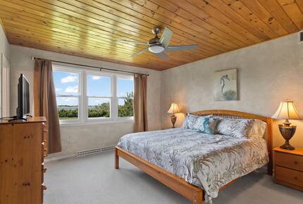 Oceanfront Handy Point Home with Panoramic Views - Pocasset, Massachusetts