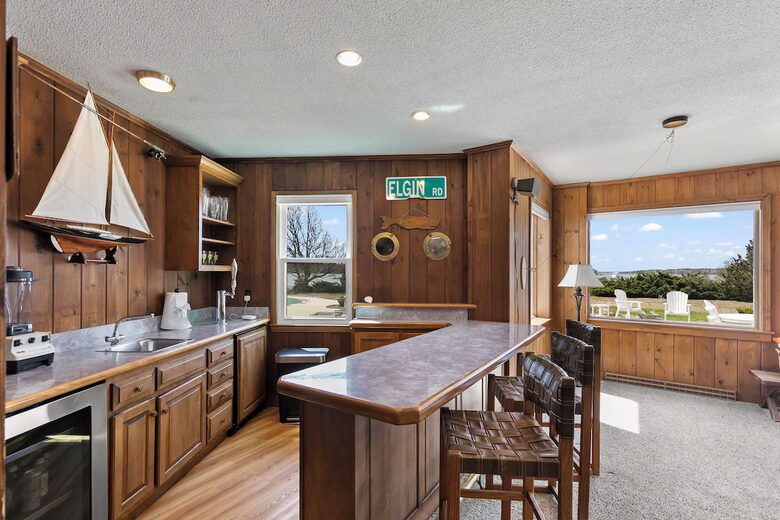 Oceanfront Handy Point Home with Panoramic Views - Pocasset, Massachusetts