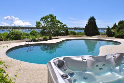 Oceanfront Handy Point Home with Panoramic Views - Pocasset, Massachusetts