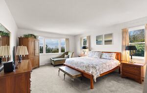 Oceanfront Handy Point Home with Panoramic Views - Pocasset, Massachusetts