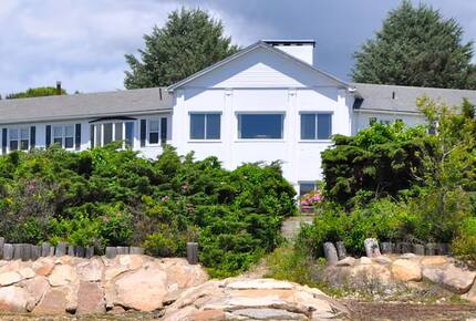 Oceanfront Handy Point Home with Panoramic Views - Pocasset, Massachusetts