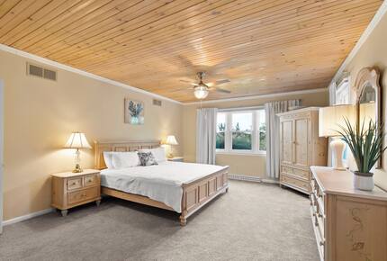 Oceanfront Handy Point Home with Panoramic Views - Pocasset, Massachusetts