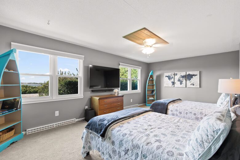 Oceanfront Handy Point Home with Panoramic Views - Pocasset, Massachusetts