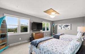 Oceanfront Handy Point Home with Panoramic Views - Pocasset, Massachusetts