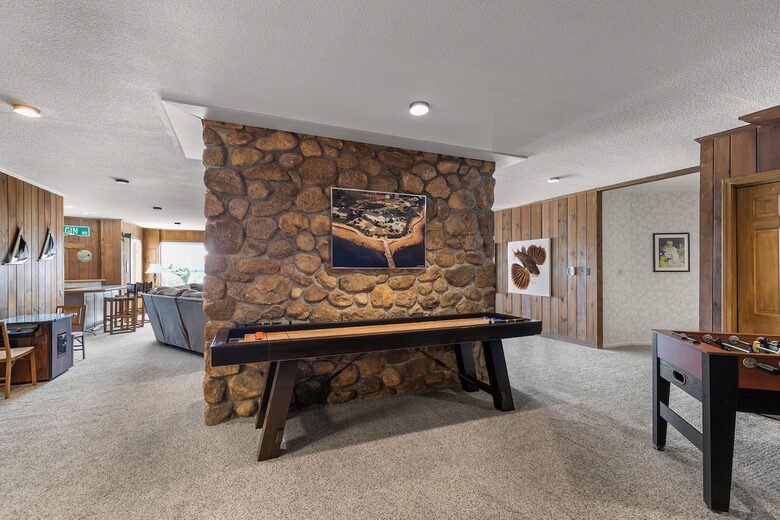 Oceanfront Handy Point Home with Panoramic Views - Pocasset, Massachusetts