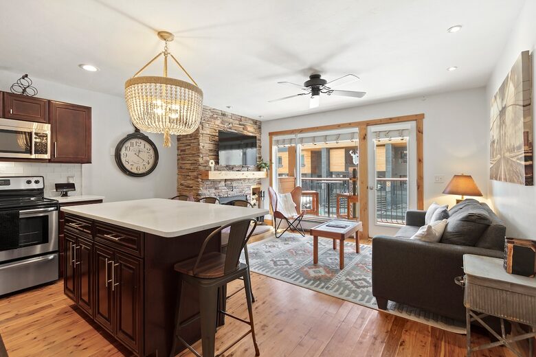 Ski-In Convenience Meets Mountain Charm on Park Avenue - Breckenridge, Colorado