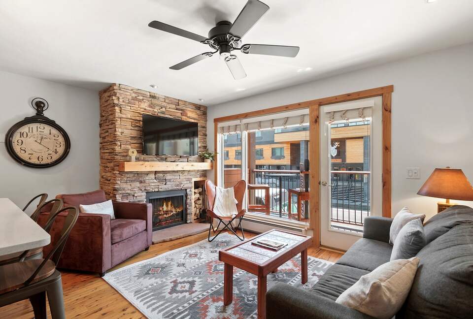Ski-In Convenience Meets Mountain Charm on Park Avenue - Breckenridge, Colorado