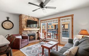 Ski-In Convenience Meets Mountain Charm on Park Avenue - Breckenridge, Colorado