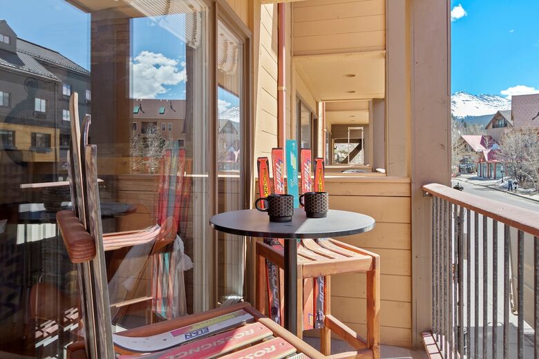Ski-In Convenience Meets Mountain Charm on Park Avenue - Breckenridge, Colorado