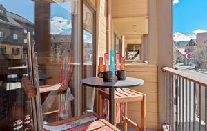 Ski-In Convenience Meets Mountain Charm on Park Avenue - Breckenridge, Colorado