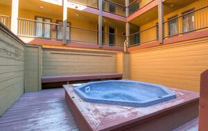 Ski-In Convenience Meets Mountain Charm on Park Avenue - Breckenridge, Colorado
