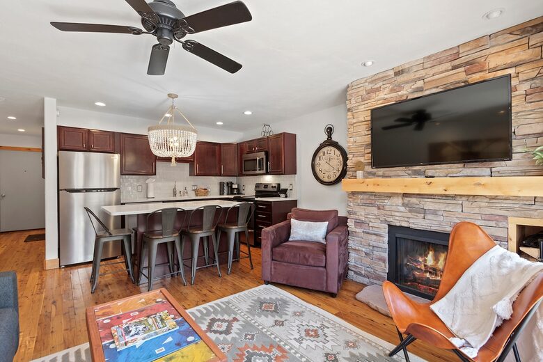 Ski-In Convenience Meets Mountain Charm on Park Avenue - Breckenridge, Colorado