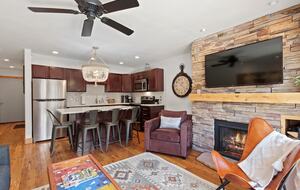 Ski-In Convenience Meets Mountain Charm on Park Avenue - Breckenridge, Colorado