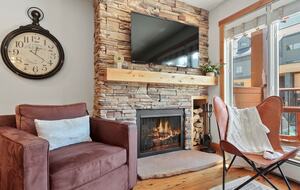 Ski-In Convenience Meets Mountain Charm on Park Avenue - Breckenridge, Colorado