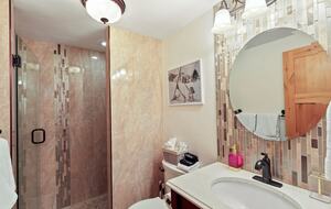 Ski-In Convenience Meets Mountain Charm on Park Avenue - Breckenridge, Colorado