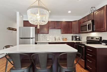 Ski-In Convenience Meets Mountain Charm on Park Avenue - Breckenridge, Colorado