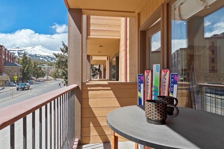 Ski-In Convenience Meets Mountain Charm on Park Avenue - Breckenridge, Colorado