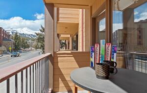 Ski-In Convenience Meets Mountain Charm on Park Avenue - Breckenridge, Colorado