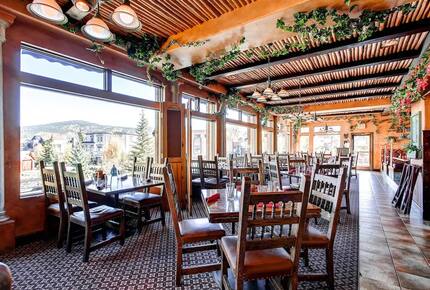 Ski-In Convenience Meets Mountain Charm on Park Avenue - Breckenridge, Colorado