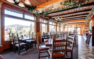 Ski-In Convenience Meets Mountain Charm on Park Avenue - Breckenridge, Colorado