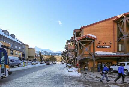 Ski-In Convenience Meets Mountain Charm on Park Avenue - Breckenridge, Colorado