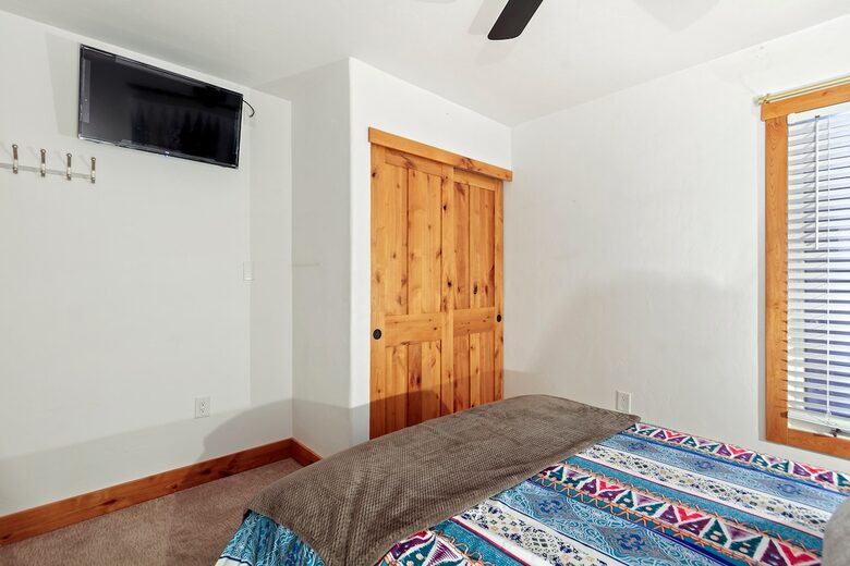 Ski-In Convenience Meets Mountain Charm on Park Avenue - Breckenridge, Colorado