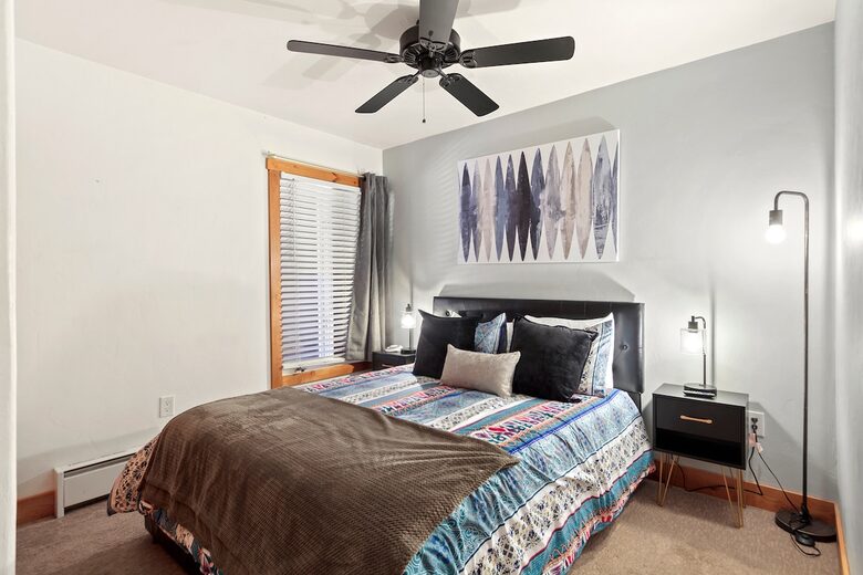 Ski-In Convenience Meets Mountain Charm on Park Avenue - Breckenridge, Colorado