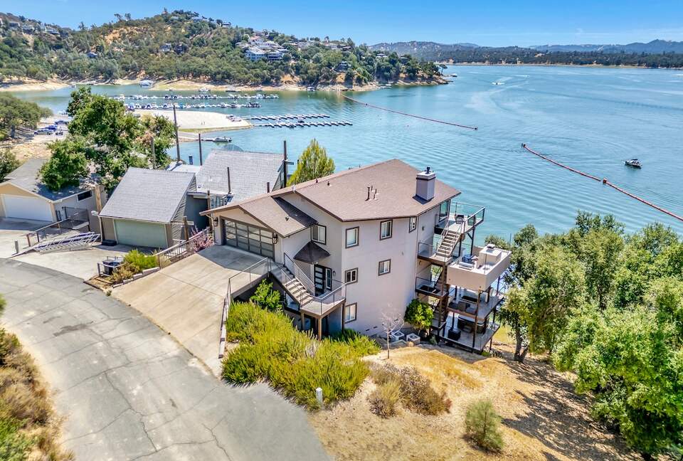 Lake Nacimiento Waterfront Haven for Family & Friends - Bradley, California