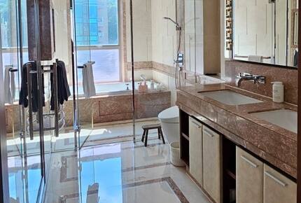 Elegant Wan Chai Residence with Panoramic Views - Wan Chai, Hong Kong