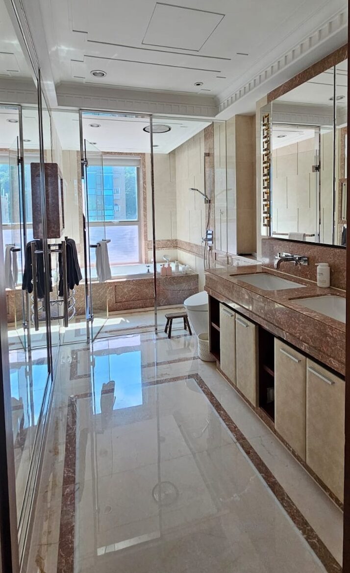 Elegant Wan Chai Residence with Panoramic Views - Wan Chai, Hong Kong