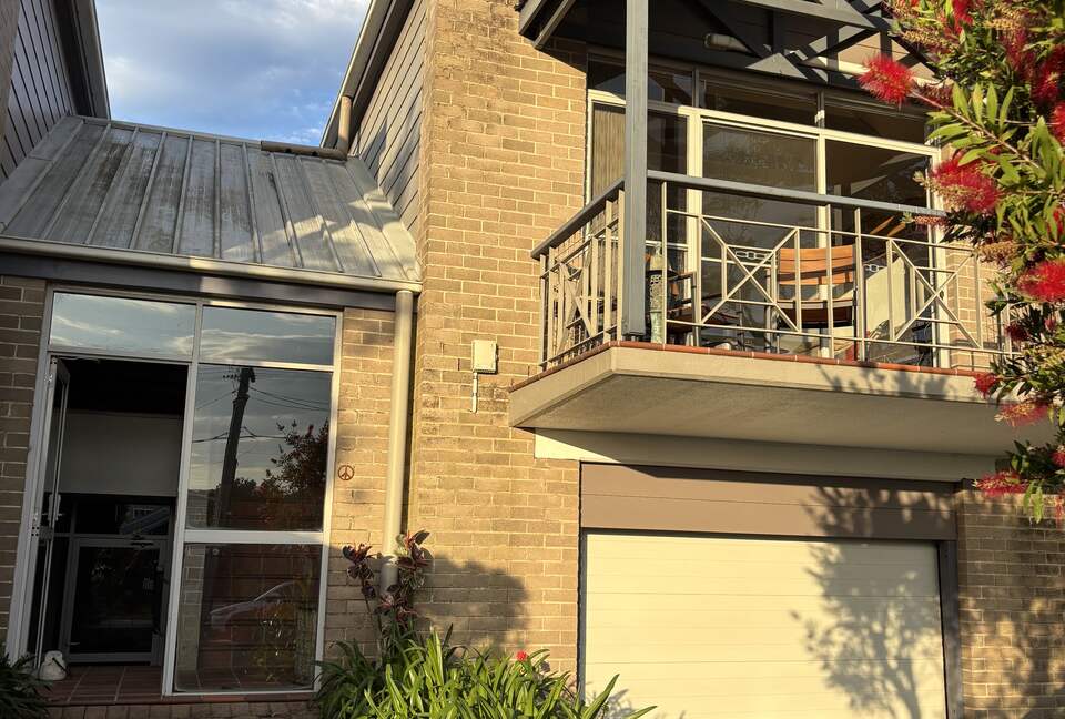 Riverside Escape Overlooking Rangoon Island - Kiama, Australia