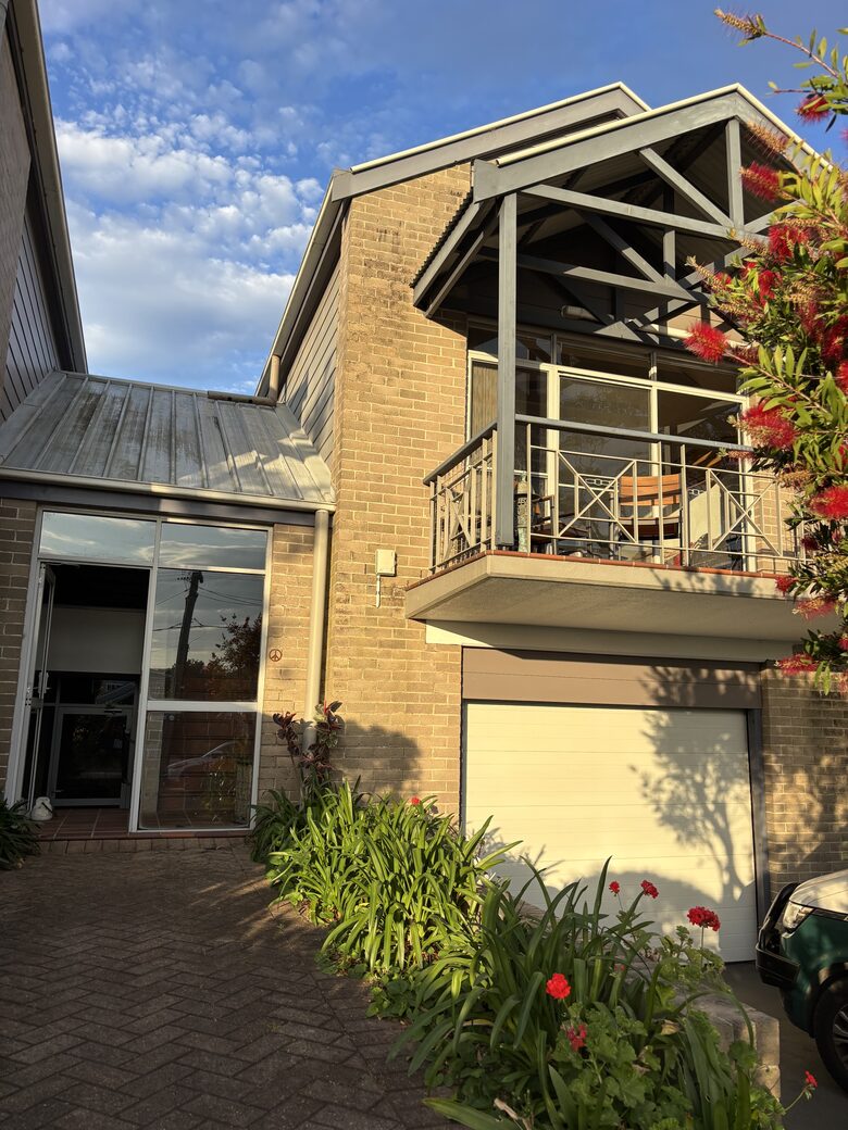 Riverside Escape Overlooking Rangoon Island - Kiama, Australia