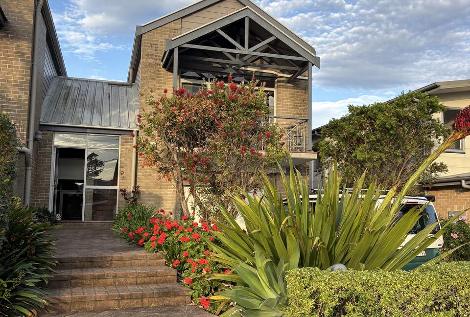 Riverside Escape Overlooking Rangoon Island - Kiama, Australia