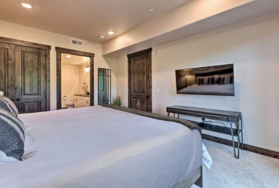 Luxe Park City Condo - Walk To Ski Lift! - Park City, Utah