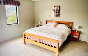 Sunny Wānaka Retreat With Mountain Views - Wānaka, New Zealand