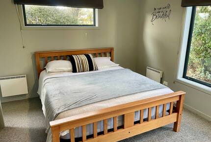 Sunny Wānaka Retreat With Mountain Views - Wānaka, New Zealand