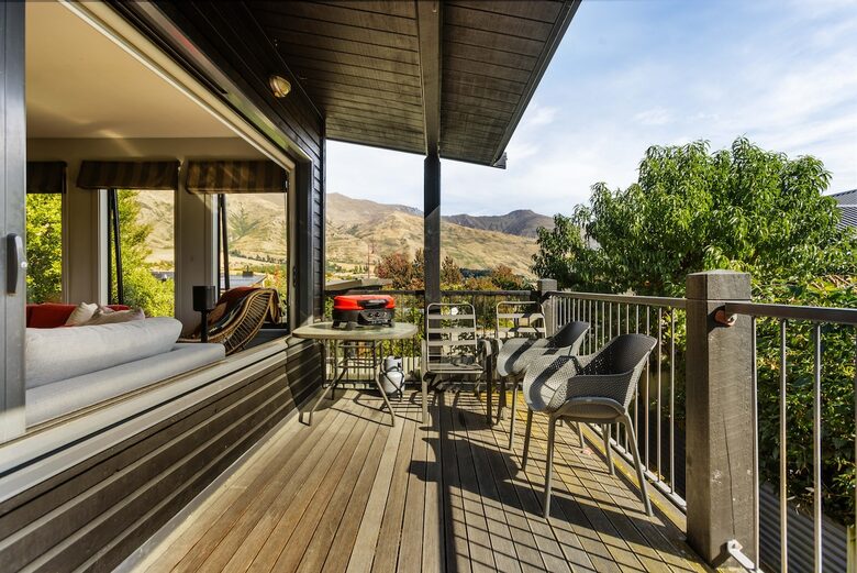 Sunny Wānaka Retreat With Mountain Views - Wānaka, New Zealand