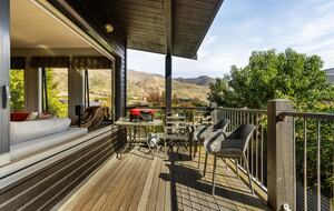 Sunny Wānaka Retreat With Mountain Views - Wānaka, New Zealand