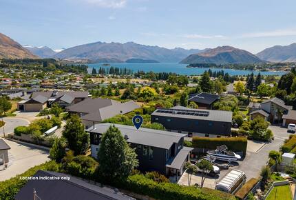 Sunny Wānaka Retreat With Mountain Views - Wānaka, New Zealand
