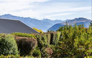 Sunny Wānaka Retreat With Mountain Views - Wānaka, New Zealand