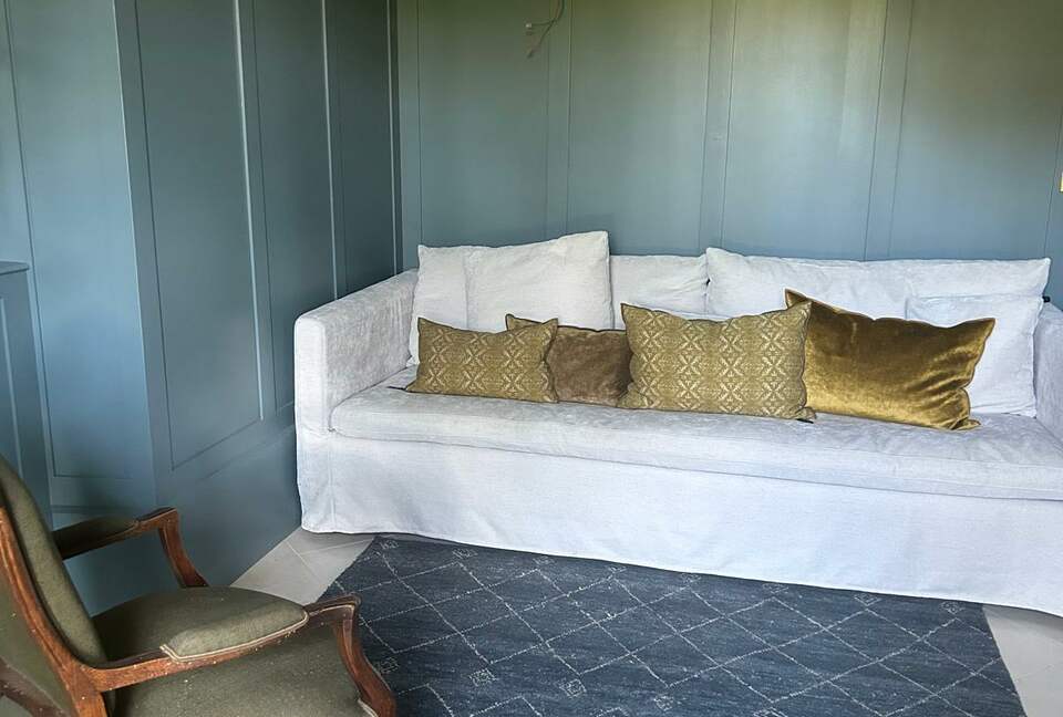 Quintessential Provençal Estate - Jonquières, France