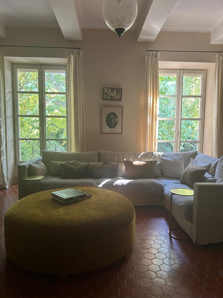 Quintessential Provençal Estate - Jonquières, France