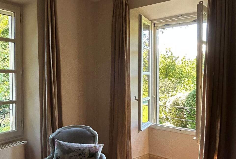 Quintessential Provençal Estate - Jonquières, France