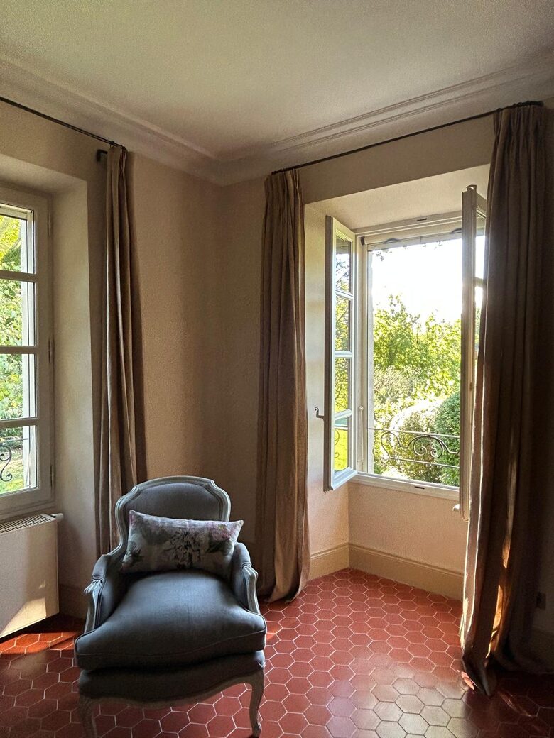 Quintessential Provençal Estate - Jonquières, France